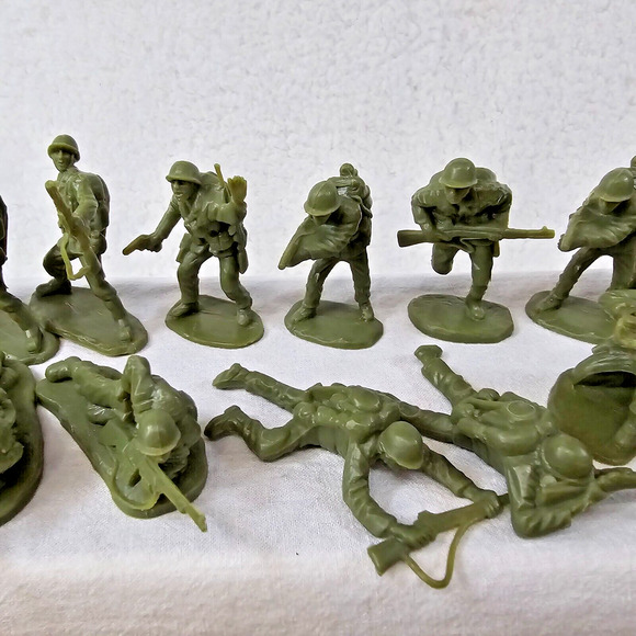 BMC Soldiers Terrain Lot of 40 Tan Green WWII w Fences Terrain from Iwo Jima Set - Picture 14 of 16